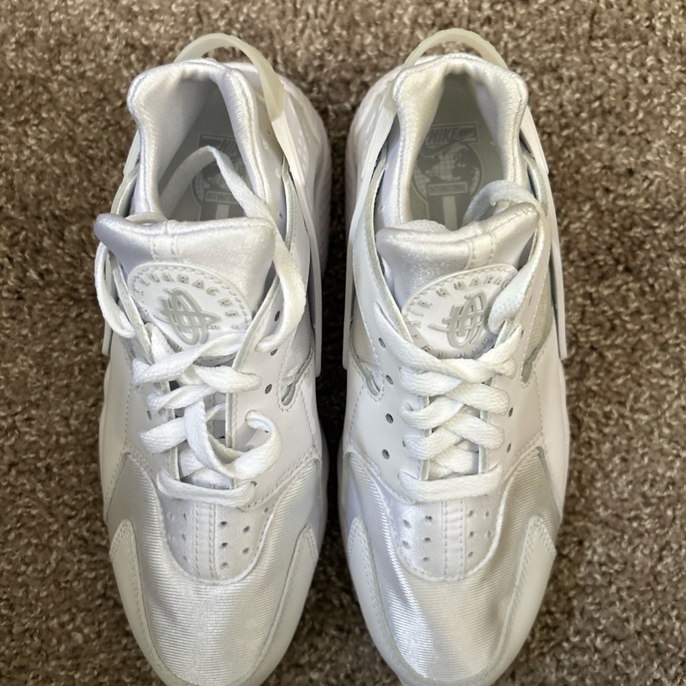 Nike Air Huarache Triple White Size 8